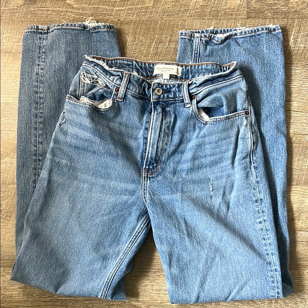 Abercrombie & Fitch The 90’s Relaxed Jean High Rise Size 6L